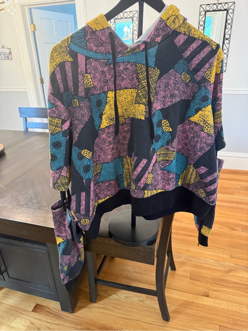 🎃 Simply Meant to Be! Hot Topic NBC Sally Patchwork Crop Hoodie 🧵 - Picture 3 of 4